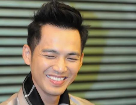 钟汉良捞金似春运 粉丝挤爆活动现场人气不输李敏镐