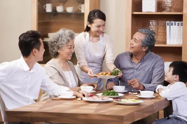 90后女生立遗嘱把房产留给闺蜜,为何不少网友都力挺?