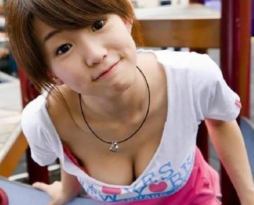 郭书瑶不良图片曝光 公众澡堂与众猛男大尺度泡汤