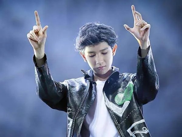 郑恺是怎么为王源送祝福的?