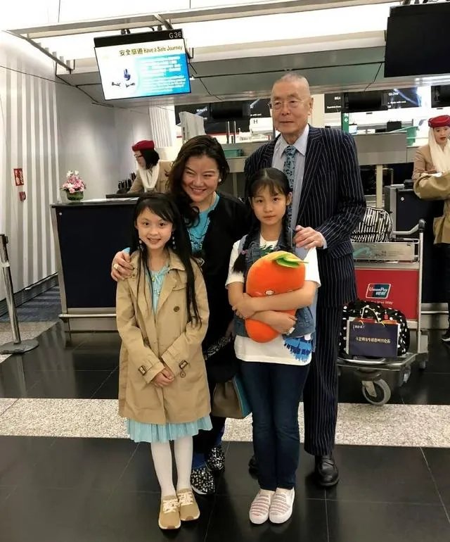 赵薇酒庄举办晚宴用什么接送的宾客?