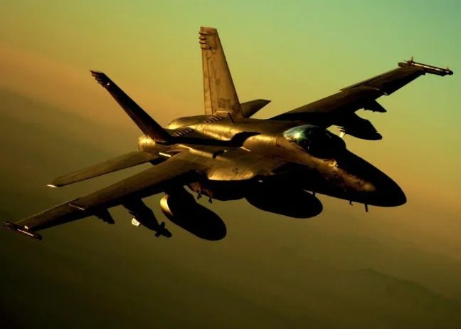 美军击落叙利亚轰炸机