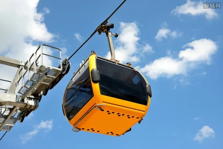 铁塔免费高空滑索 每天100个名额免费体验高空滑索