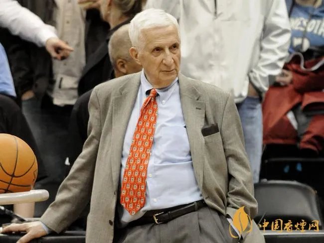 湖人创始人去世享年100岁 直到去世仍然在写体育专栏