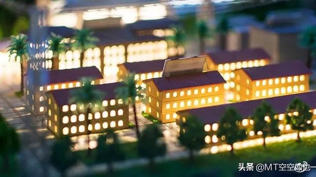 今天跟我妈说恒大75折卖房,我妈立即劝我买房,该买吗?