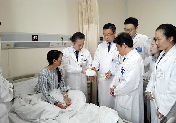 27岁女子换脸是怎么回事?