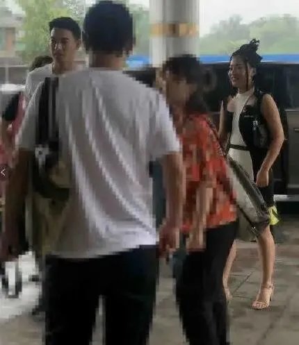 王菊新恋情疑曝光是怎么回事 王菊新恋情疑曝光是什么情况