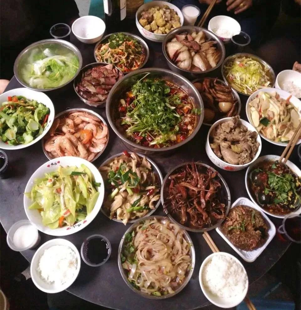 一人食小份制年夜饭需求增加，你们家的年夜饭是怎么样的？