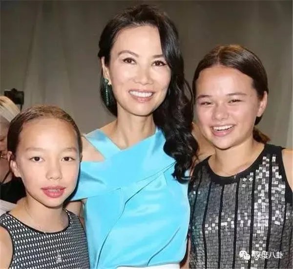 邓文迪和普京是真的吗恩爱海滩照 普京为啥看不上邓文迪什么关系