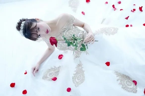 一颦一笑皆是极致妖娆！岛国知名宅男女神爱沢えみり