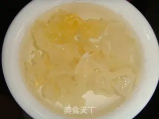 莲子银耳汤