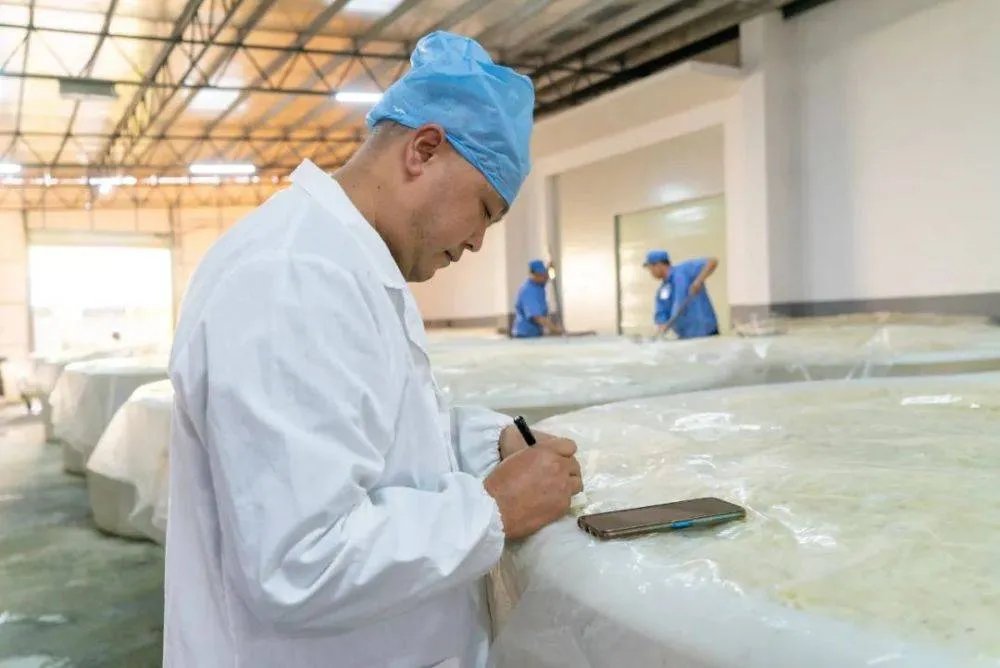 螺蛳粉闻臭师年薪50万 可以迅速辨别酸笋质量