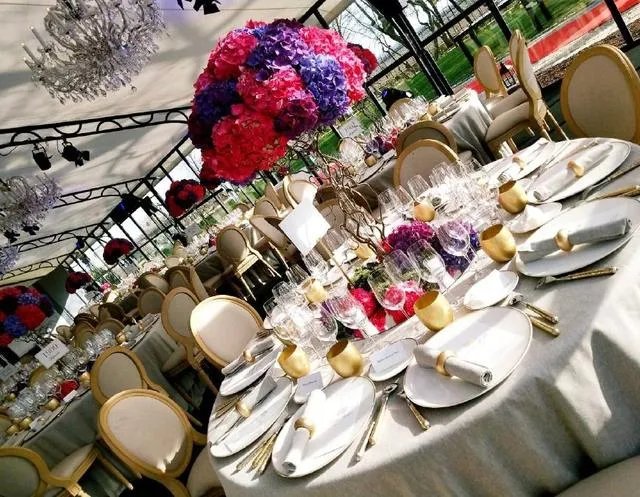 赵薇酒庄举办晚宴用什么接送的宾客?