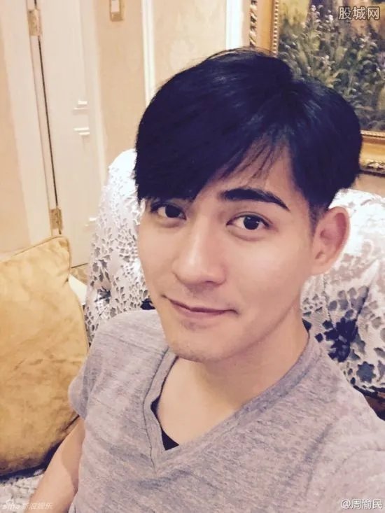 周渝民牵爱女萌手 吴建豪大呼被萌化