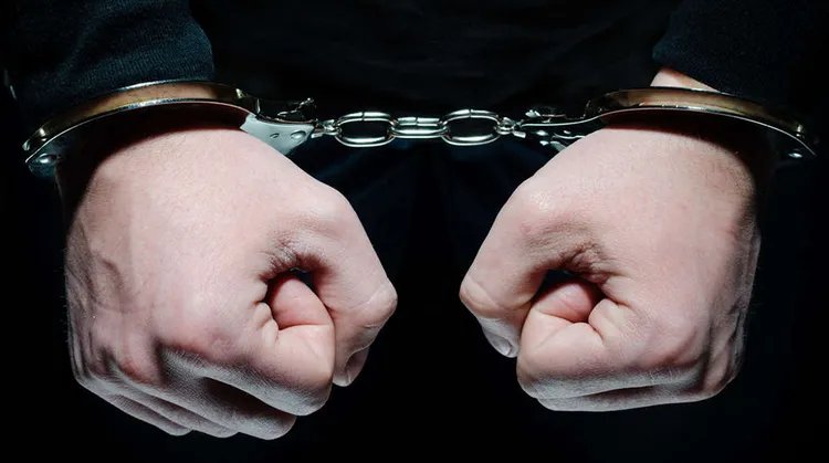 丈夫酒后持刀追砍妻子被抓了吗?