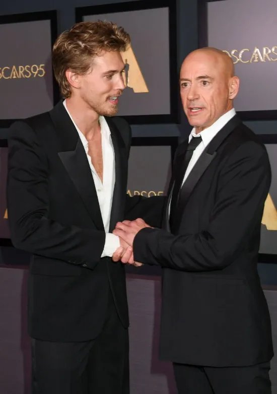 小罗伯特·唐尼携爱妻亮相奥斯卡活动 痞帅气质不输当年