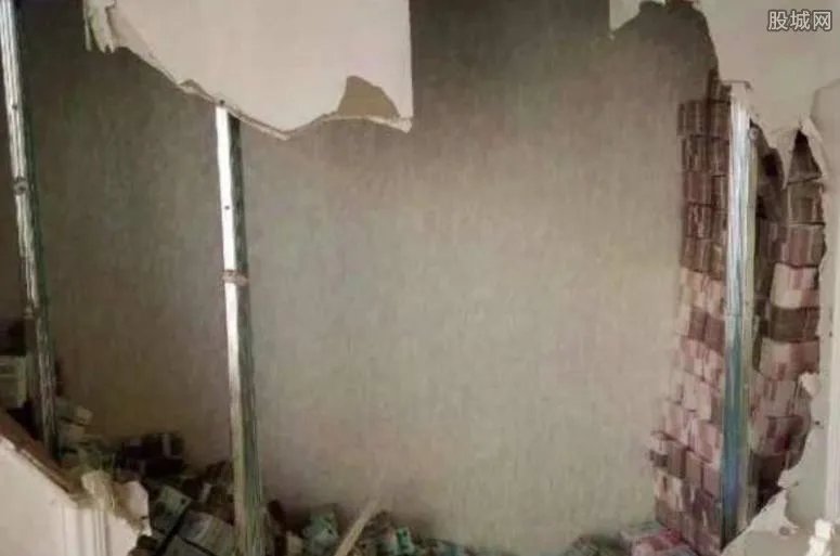 警方通报现金墙案 墙内藏巨额现金是诈骗案收缴赃款