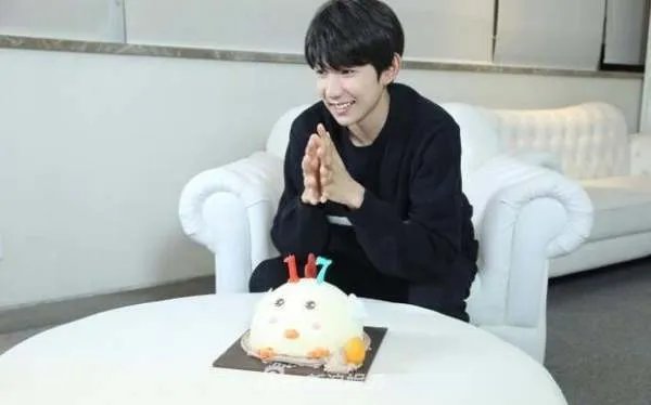 郑恺是怎么为王源送祝福的?