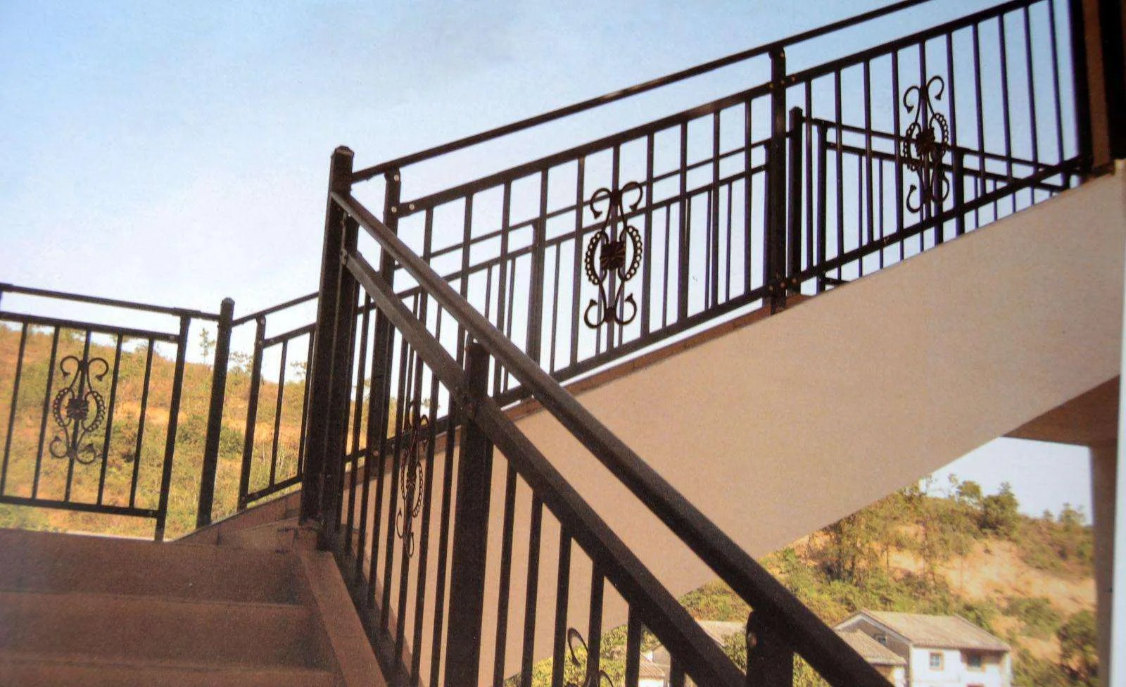 不锈钢楼梯扶手是怎么制作的