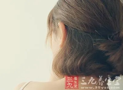 一女子拔光这部位的毛竟丢了小命