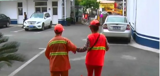 环卫工捡钱包归还好心终有好报是怎么回事?