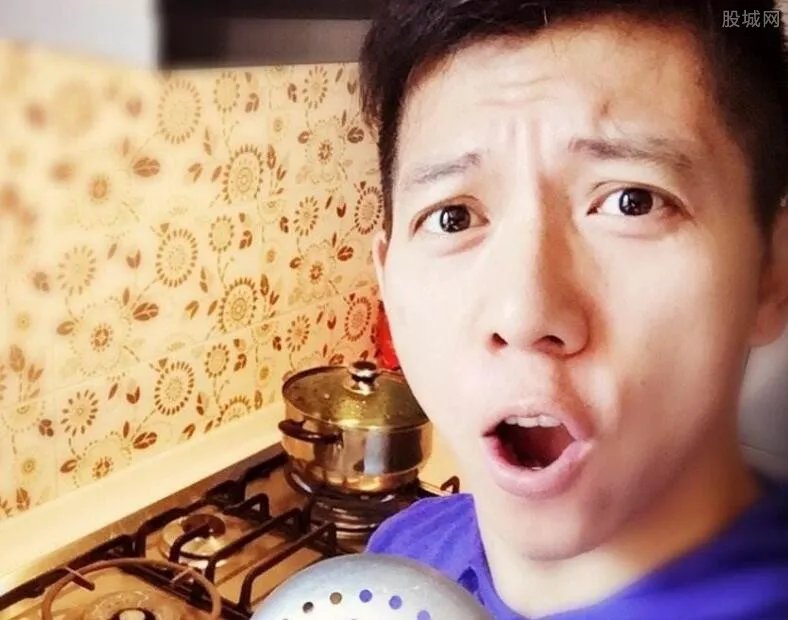 海泉朋友圈曝光承认隐婚 胡海泉的儿女原来这么大了