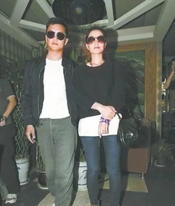 李亚鹏暗示被迫离婚 获李嫣抚养权