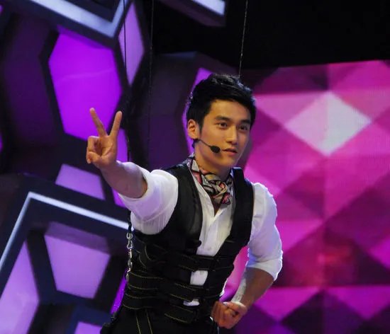 快乐大本营蒋劲夫2010 亲身为女神范冰冰吊威亚