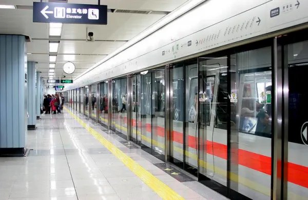 上海地铁禁止电子设备声音外放，其他地区应该效仿吗？