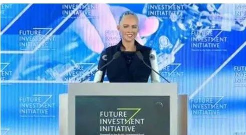 索菲亚亮相多伦多是真的吗？