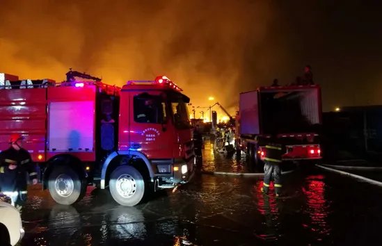 天津港发生火灾是怎么回事?
