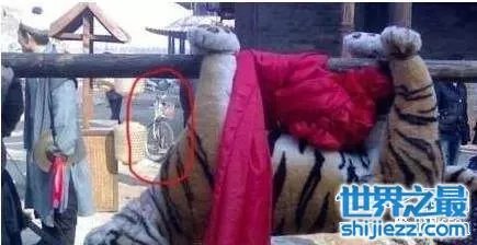 水浒传穿帮镜头,非常有趣一般人发现不了