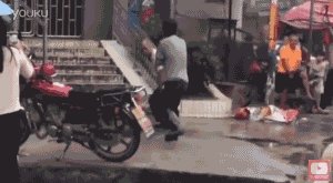 民间高手大街上过招:老外看傻眼(图)