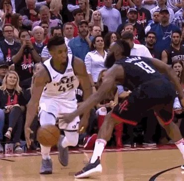 米切尔受伤严重不?