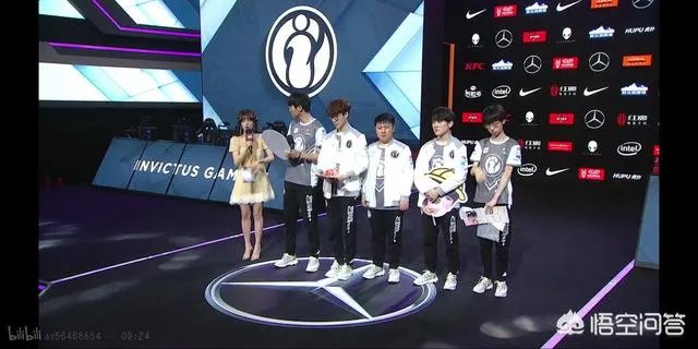 IG战胜TES，替补中单成唯一没有应援礼物选手，尴尬左顾右盼，什么情况？