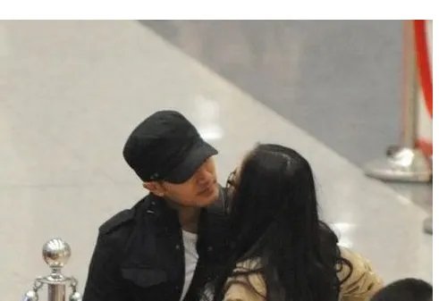 杨幂刘恺威机场被打?