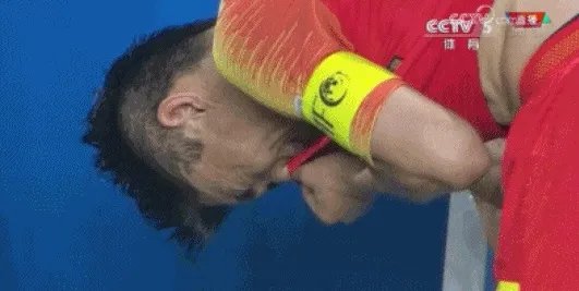 国足输给伊朗以后状态如何？他们在回国的飞机上会做什么？