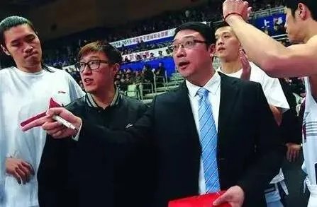 刘鹏被停赛两场 篮协开出罚单啦