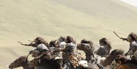 汉武帝实行穷兵黩武的政策，在当时有何影响？