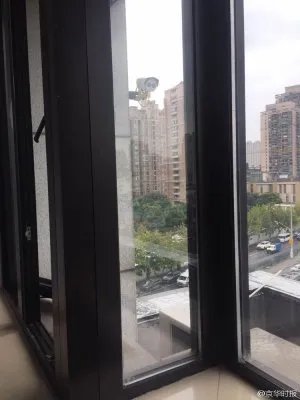 酒店摄像头正对床铺 女房客睡觉全程被拍