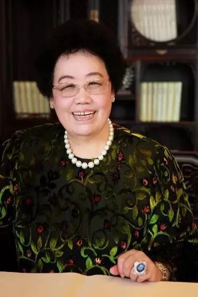 唐僧老婆身家505亿,号称“中国紫檀女王”,是真的吗?