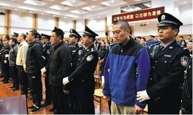 天津港爆炸案49人获刑 直接责任人员法庭受审