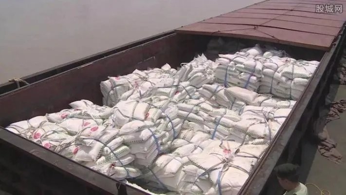 走私船伪装中国籍 走私白糖被查竟想污蔑中国