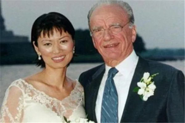 邓文迪和普京是真的吗恩爱海滩照 普京为啥看不上邓文迪什么关系