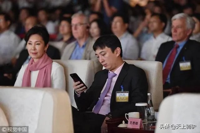 王思聪被法院列为被执行人名单,为什么引起这么多人的讨论?