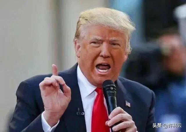 特朗普摇摇晃晃站不稳，是生病了吗？