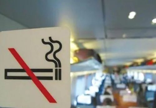 无视规定动车吸烟 被行政处罚500元