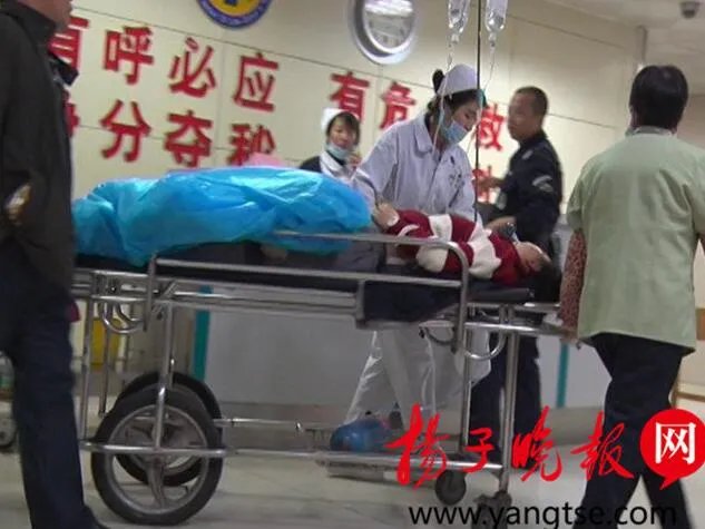 高一女生四楼跳下 抢救无效身亡留有一封遗书