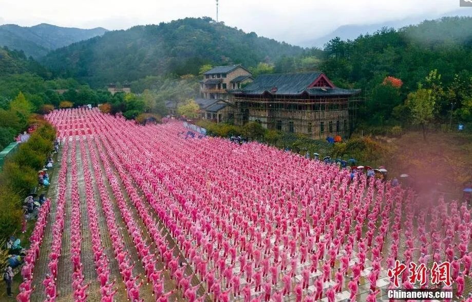 五万人同跳广场舞 中国大妈震撼世界打破吉尼斯纪录