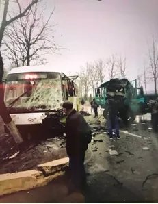 北京大兴货车逆行撞公交是怎么回事?